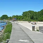 Mit Kamin U Terrasse Nahe Dem Strelasund